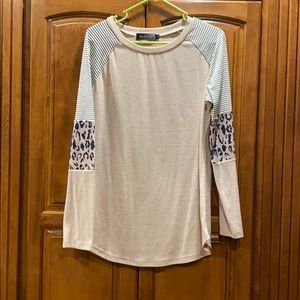 Boutique top - like new